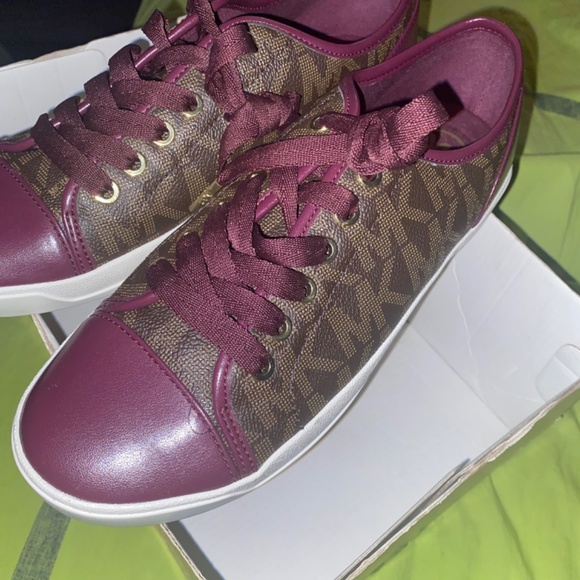 Michae Kors Sneakers - Picture 4 of 7